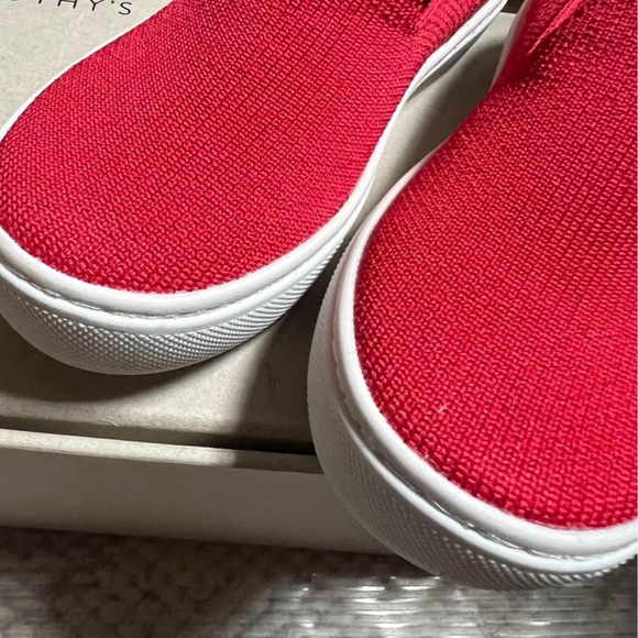 NEW with Box Rothy’s Slip On Kids Mesh Sneaker Shoe, Red, 10C - Picture 3 of 7